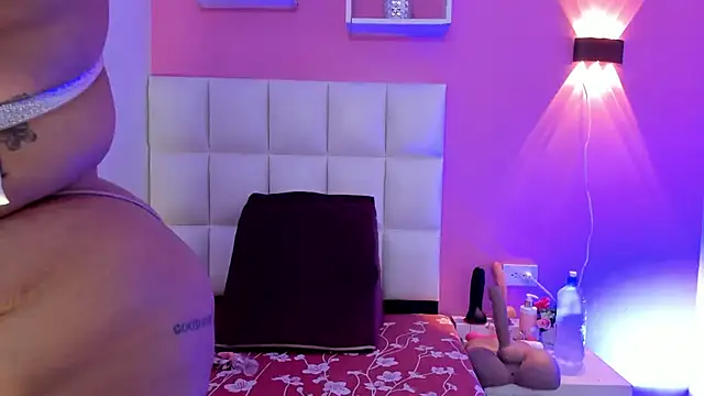 Alanna hot3 online show from October 2025 07:43:01 PM