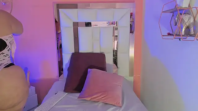 Alanna hot3 online show from December 2025 02:35:01 PM