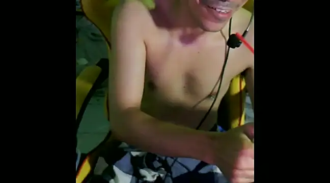 cloudyth1994 online show from December 2024 09:26:01 PM