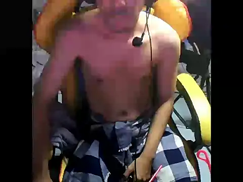 cloudyth1994 online show from December 2024 09:56:02 PM