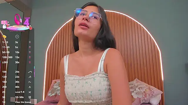 NayeCloud online show from December 2025 03:56:02 AM