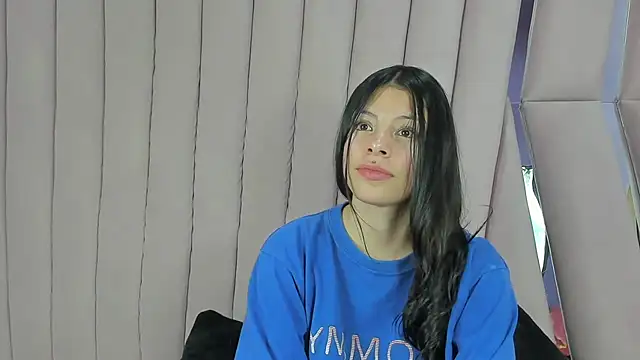 Snapshot of Sasha_Petitte chatting on October 2025 04:43:02 AM Sasha Petitte online show from October 2025 04:43:02 AM