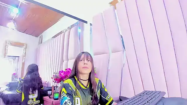 Sasha Petitte online show from April 2026 03:21:01 AM