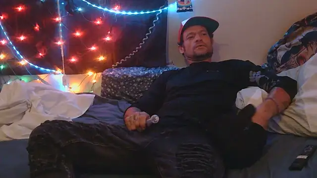 Snapshot of TheOneYouLove69 chatting on October 2025 04:43:02 AM TheOneYouLove69 online show from October 2025 04:43:02 AM