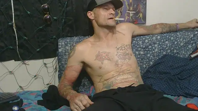 Snapshot of TheOneYouLove69 chatting on November 2025 01:52:01 AM TheOneYouLove69 online show from November 2025 01:52:01 AM