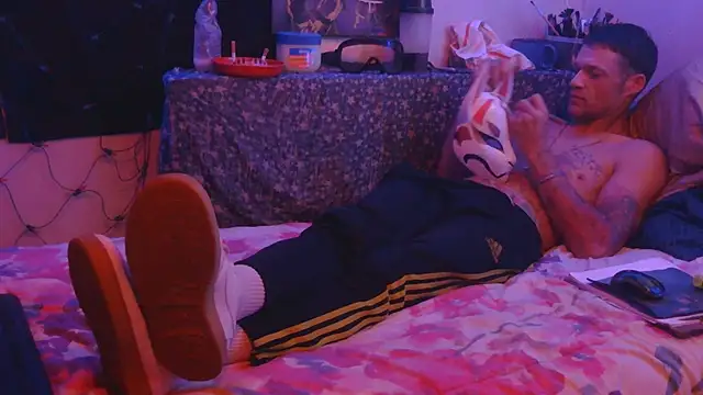 Snapshot of TheOneYouLove69 chatting on November 2025 01:16:01 AM TheOneYouLove69 online show from November 2025 01:16:01 AM