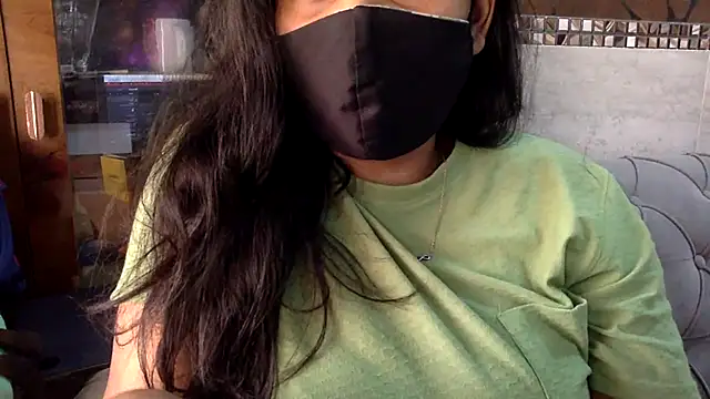 Snapshot of HaaniKaur chatting on May 2026 08:20:01 AM HaaniKaur online show from May 2026 08:20:01 AM