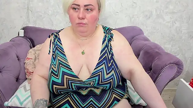 Snapshot of fashiona chatting on January 2025 08:48:01 PM fashiona online show from January 2025 08:48:01 PM
