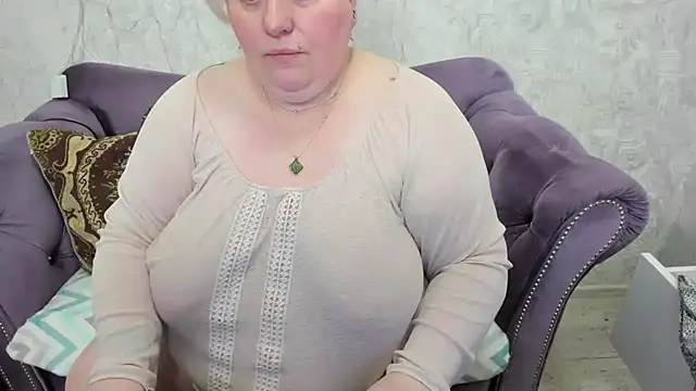 Snapshot of fashiona chatting on March 2025 05:53:01 AM fashiona online show from March 2025 05:53:01 AM