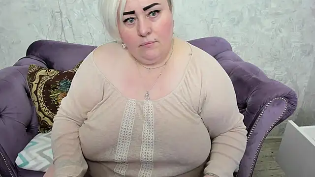 Snapshot of fashiona chatting on March 2025 03:43:01 AM fashiona online show from March 2025 03:43:01 AM