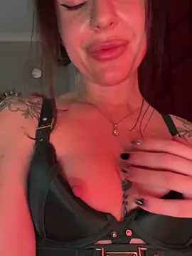 RubyLunaa online show from March 2026 10:47:01 PM