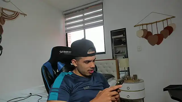 mateoleonee online show from March 2026 08:47:01 PM