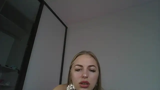 Snapshot of Kristina_diamond chatting on January 2025 01:47:01 PM Kristina diamond online show from January 2025 01:47:01 PM