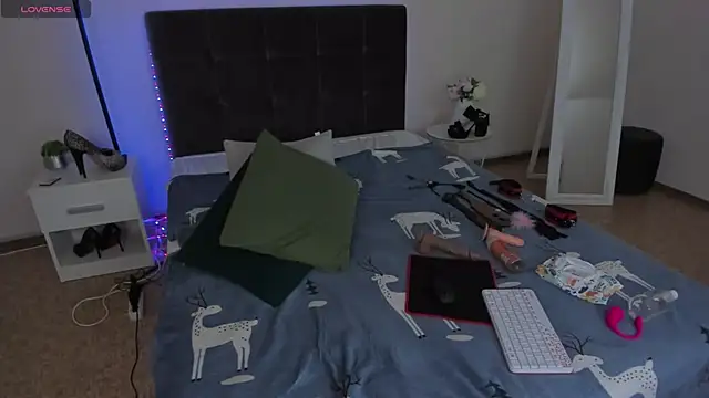 Snapshot of CassieEvans chatting on December 2024 09:51:02 AM CassieEvans online show from December 2024 09:51:02 AM