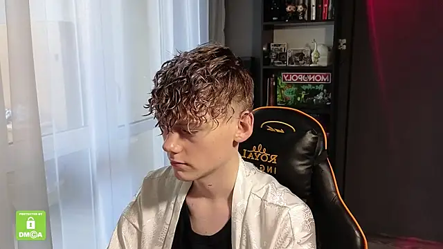 Keytaro online show from November 2025 12:14:02 PM