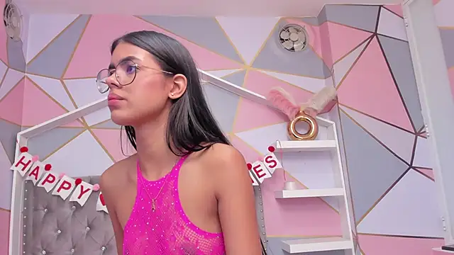 Snapshot of Isa_little4u chatting on February 2025 08:15:02 PM Isa little4u online show from February 2025 08:15:02 PM