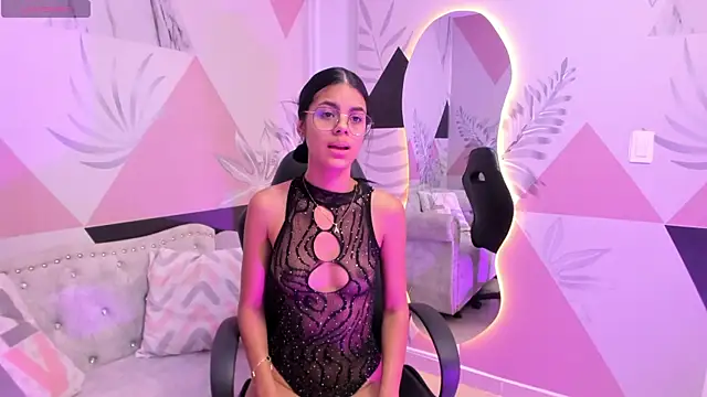Snapshot of Isa_little4u chatting on March 2025 10:37:01 AM Isa little4u online show from March 2025 10:37:01 AM