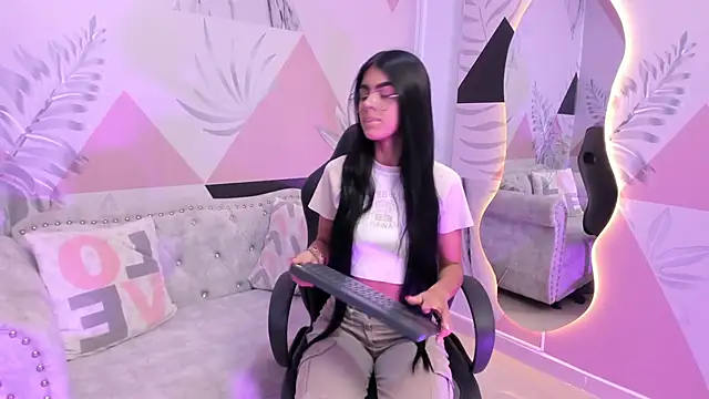 Snapshot of Isa_little4u chatting on March 2025 10:37:02 AM Isa little4u online show from March 2025 10:37:02 AM