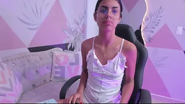 Snapshot of Isa_little4u chatting on March 2025 04:59:02 PM Isa little4u online show from March 2025 04:59:02 PM