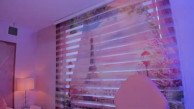 Isa little4u online show from September 2025 11:47:02 AM