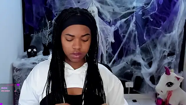 Snapshot of Marce_22 chatting on October 2025 11:39:01 PM Marce 22 online show from October 2025 11:39:01 PM