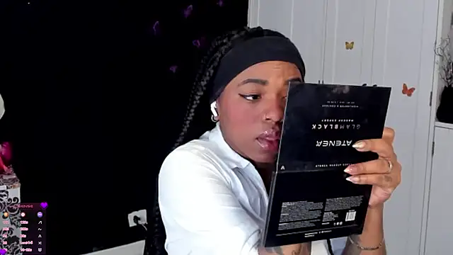 Snapshot of Marce_22 chatting on November 2025 07:37:01 PM Marce 22 online show from November 2025 07:37:01 PM