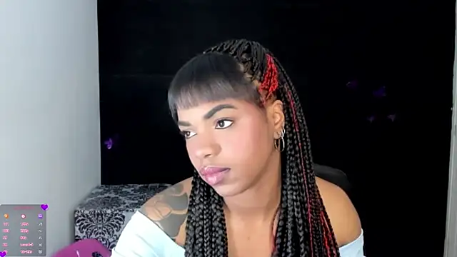 Snapshot of Marce_22 chatting on November 2025 10:52:02 PM Marce 22 online show from November 2025 10:52:02 PM