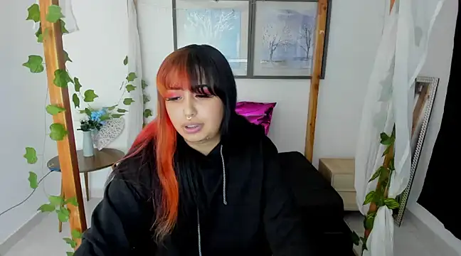 lussyevans24 online show from January 2025 10:45:01 AM