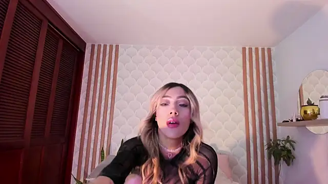 Snapshot of PamelaReall chatting on June 2026 11:04:02 AM PamelaReall online show from June 2026 11:04:02 AM