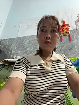 Linaannn online show from March 2026 11:42:02 PM