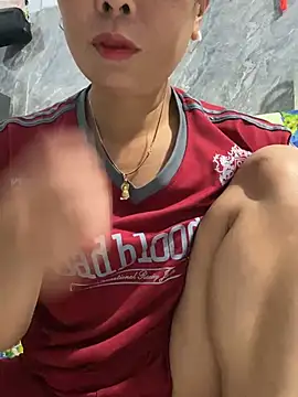 Linaannn online show from April 2026 11:51:01 PM