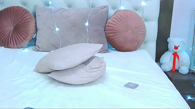 VioletUmi online show from December 2024 04:29:02 PM