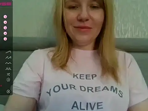 Snapshot of urbadkitty chatting on December 2024 07:25:01 AM urbadkitty online show from December 2024 07:25:01 AM