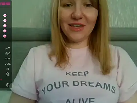 Snapshot of urbadkitty chatting on December 2024 10:00:02 AM urbadkitty online show from December 2024 10:00:02 AM