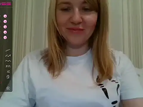 Snapshot of urbadkitty chatting on December 2024 05:00:01 PM urbadkitty online show from December 2024 05:00:01 PM