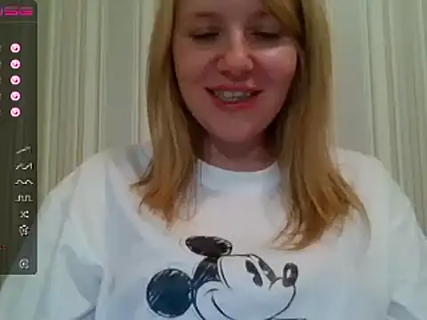 Snapshot of urbadkitty chatting on January 2025 05:42:02 PM urbadkitty online show from January 2025 05:42:02 PM