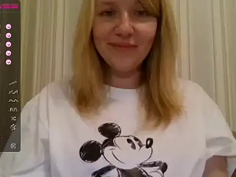 Snapshot of urbadkitty chatting on February 2025 03:03:02 PM urbadkitty online show from February 2025 03:03:02 PM