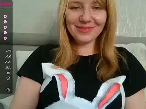 Snapshot of urbadkitty chatting on March 2025 07:08:02 AM urbadkitty online show from March 2025 07:08:02 AM