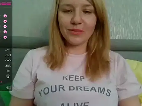 Snapshot of urbadkitty chatting on March 2025 07:03:02 AM urbadkitty online show from March 2025 07:03:02 AM