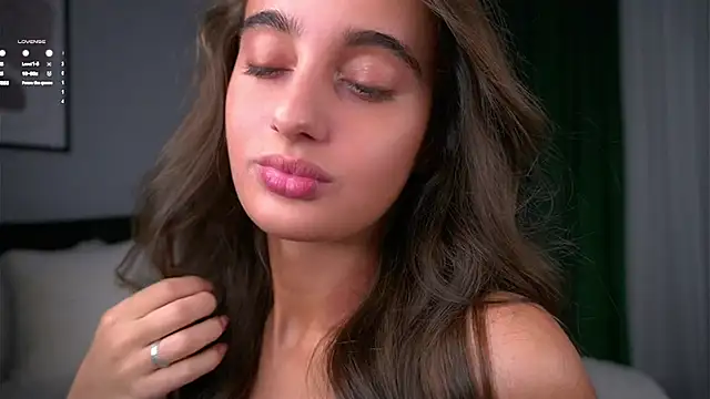 PiquingOgalala online show from November 2025 01:08:02 AM