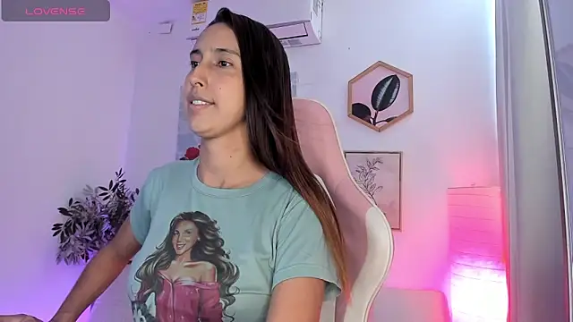 Snapshot of aleja_rythm chatting on January 2025 08:15:02 PM aleja rythm online show from January 2025 08:15:02 PM