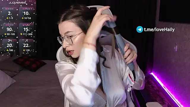 EuphoriaHaily online show from November 2025 01:22:02 PM