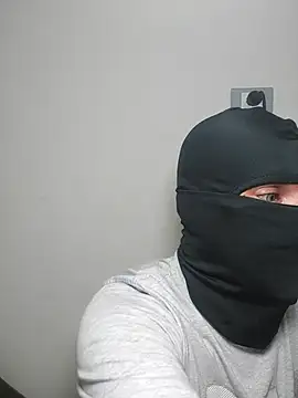 Nisreenn online show from September 2025 08:03:01 PM