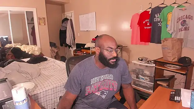 MrChuckDailyXXX online show from October 2025 02:31:01 AM