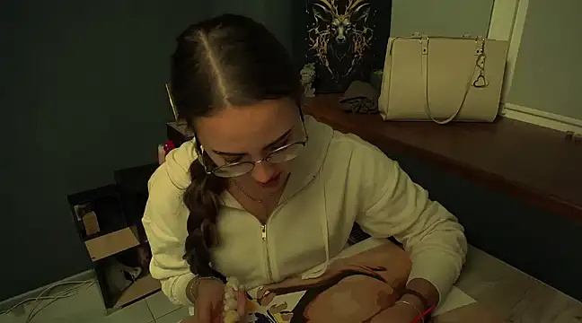 luxie milady online show from December 2024 01:43:02 PM