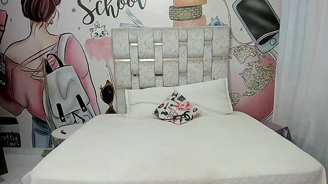 EMMA SWEETT1 online show from January 2025 12:37:01 PM