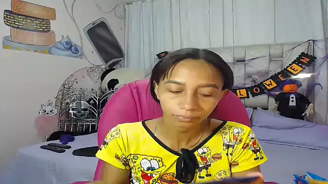 EMMA SWEETT1 online show from October 2025 12:36:01 PM