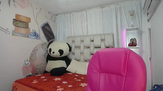 EMMA SWEETT1 online show from November 2025 12:42:01 PM