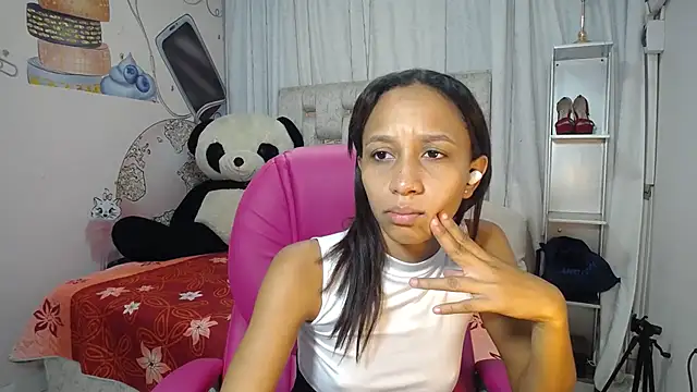 EMMA SWEETT1 online show from December 2025 12:45:02 PM