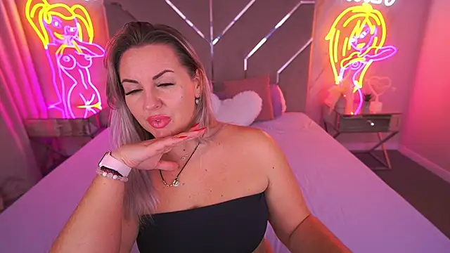 KiraCandyS online show from November 2025 09:14:01 PM